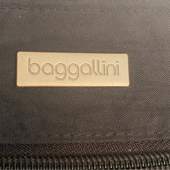 Baggallini Crossbody multi pocket adjustable strap, black purse - Picture 11 of 11